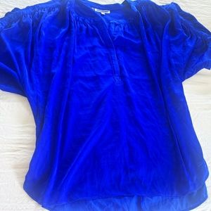 🌟3/$25 Blue Jennifer Lopez Dolman Blouse
